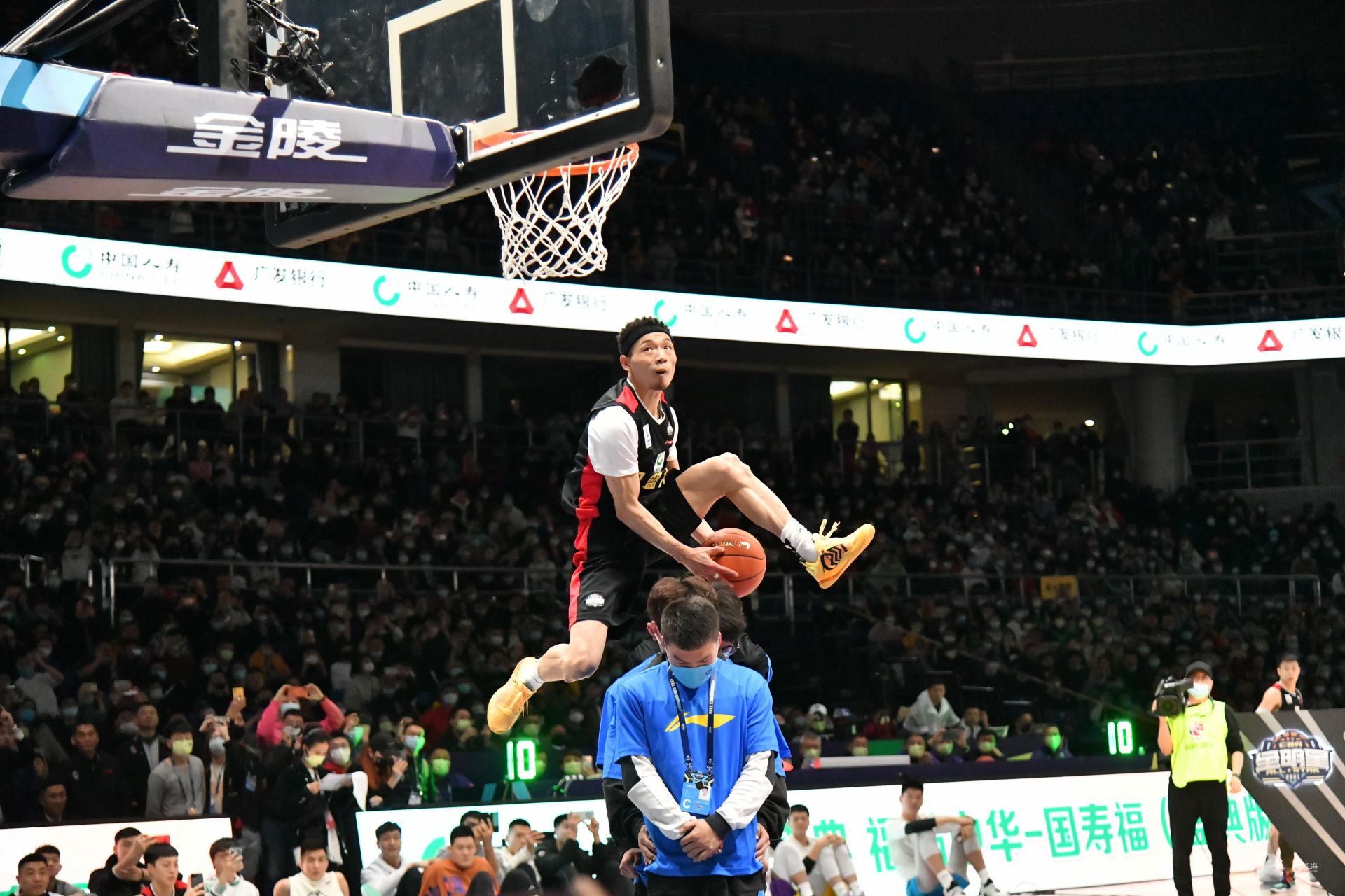 他所坚持的 他所坚持的